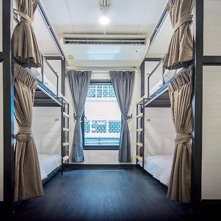 Moon House Hostel Bangkok Exterior photo