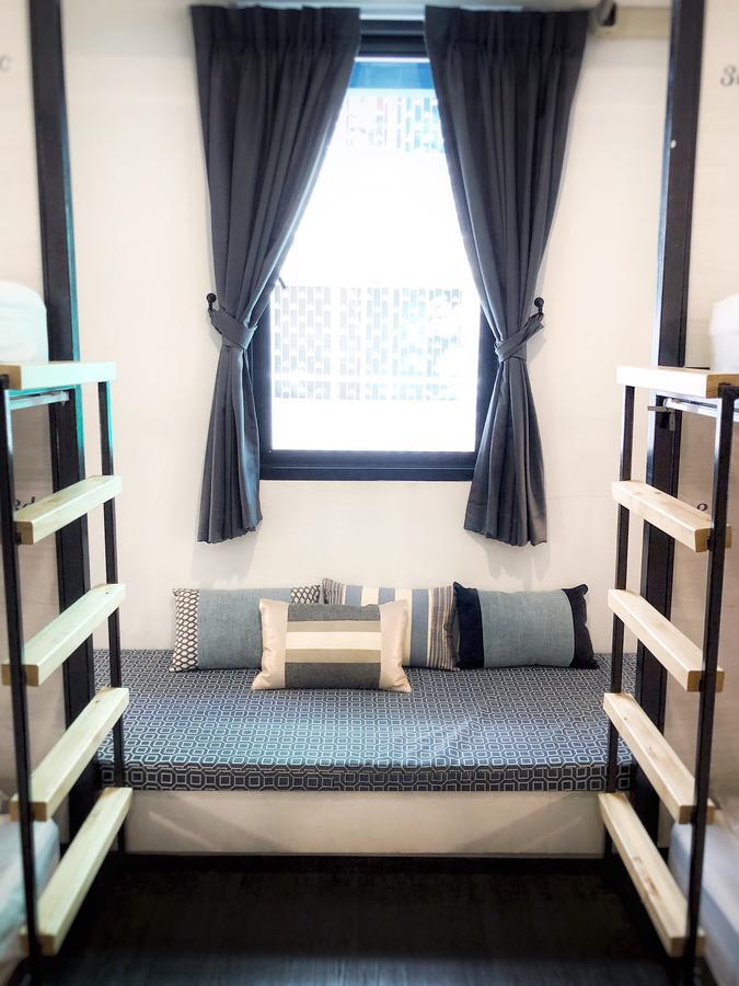 Moon House Hostel Bangkok Exterior photo